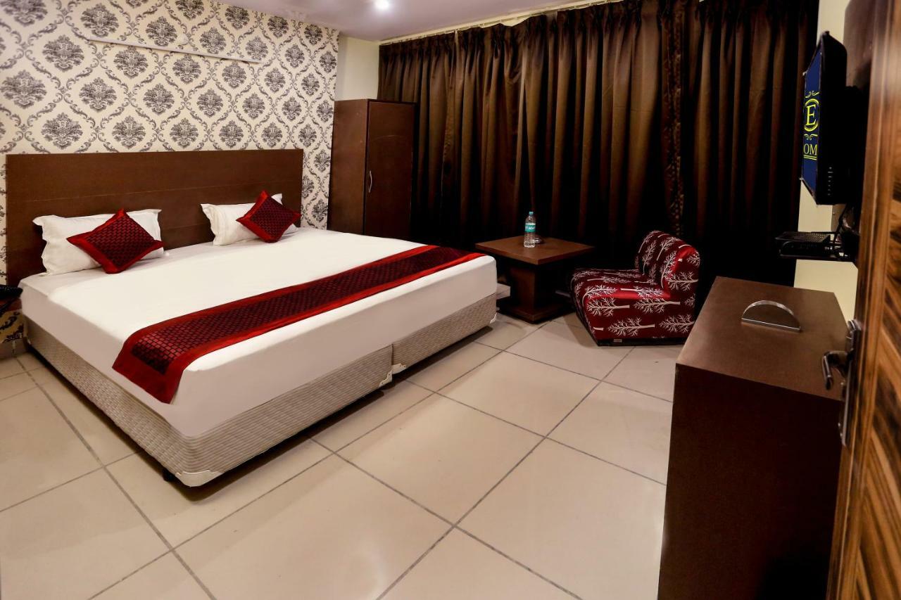 Airport Hotel Edge Home Stay Új-Delhi Kültér fotó