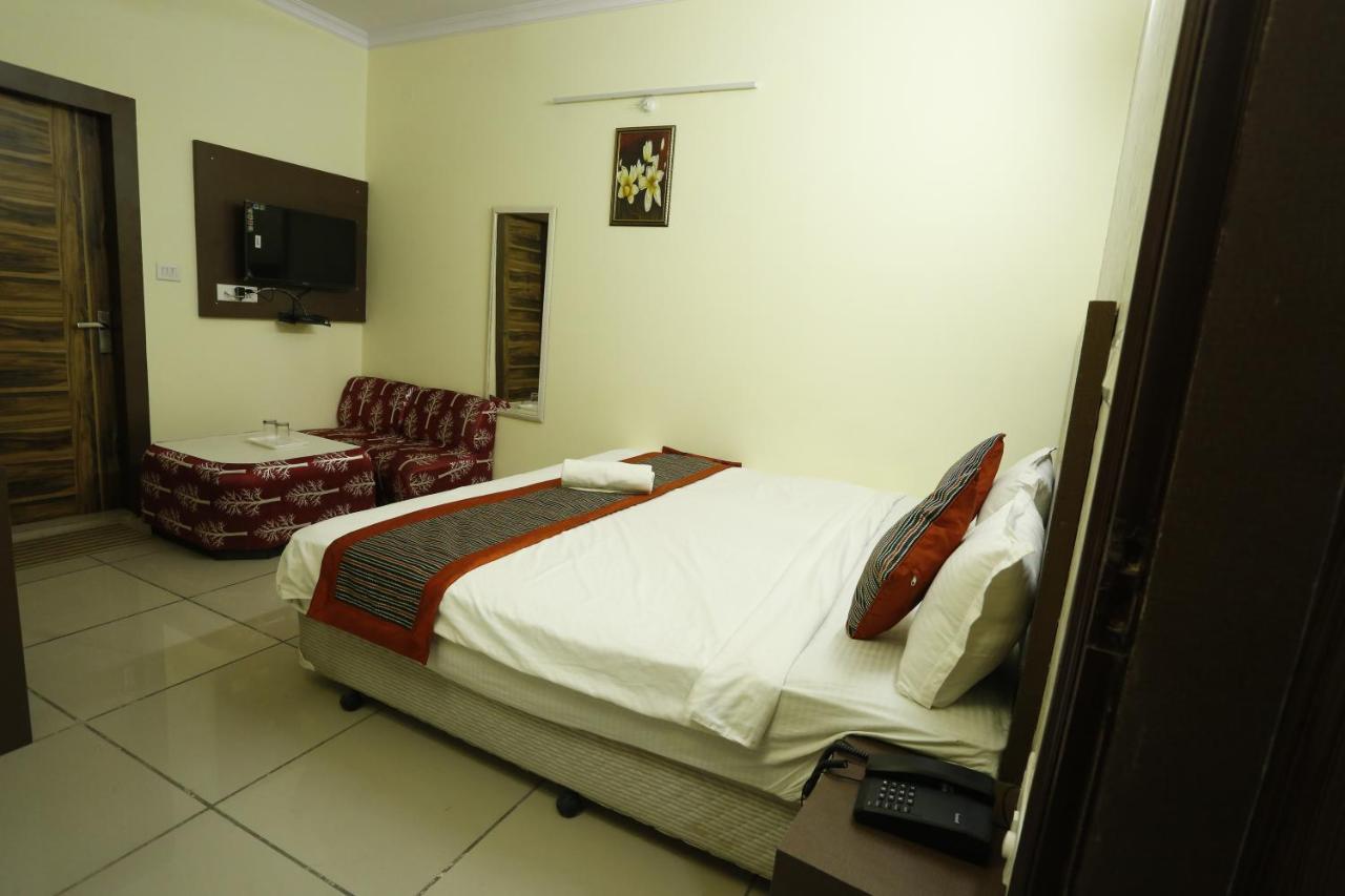 Airport Hotel Edge Home Stay Új-Delhi Kültér fotó