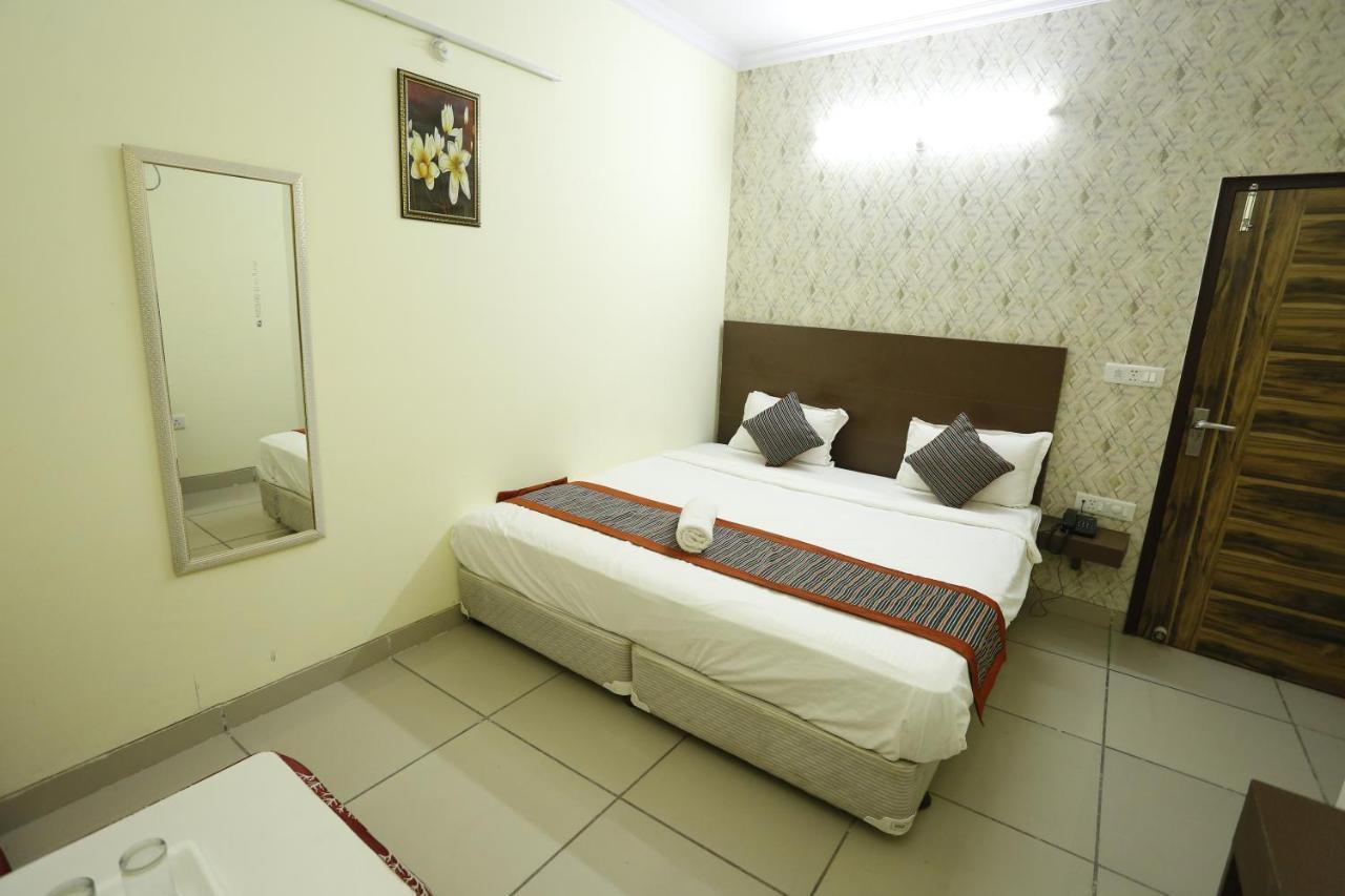 Airport Hotel Edge Home Stay Új-Delhi Kültér fotó